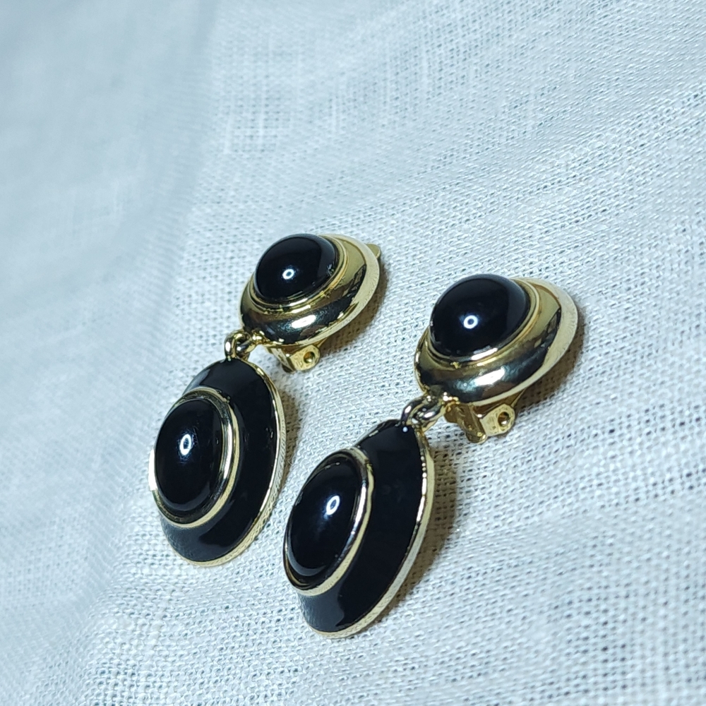 Vintage Clip On Drop Earrings Black Enamel Gold Tone Modernist 60s 2" - Picture 2 of 7